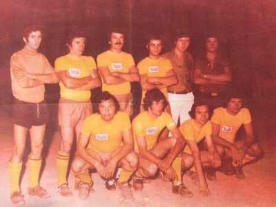 Un�altra immagine invece si nota la presenza di giocatori come il difensore del Barletta Stefano Faraone (secondo in alto), Vincenzo Somma, attaccante del Trani (ultimo in alto) e Nicola Chiricallo, che alla fine degli anni 50 vest� addirittura la maglia della Lazio (ultimo in basso)